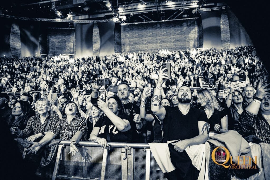 Crowd at 3Arena Dublin singing with our Freddie, Brian and QUEEN Orchestral
